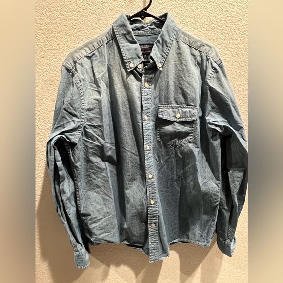 American Eagle Outfitters Men’s Button Down Denim Shirt Size Large Athletic Fit - Picture 2 of 10